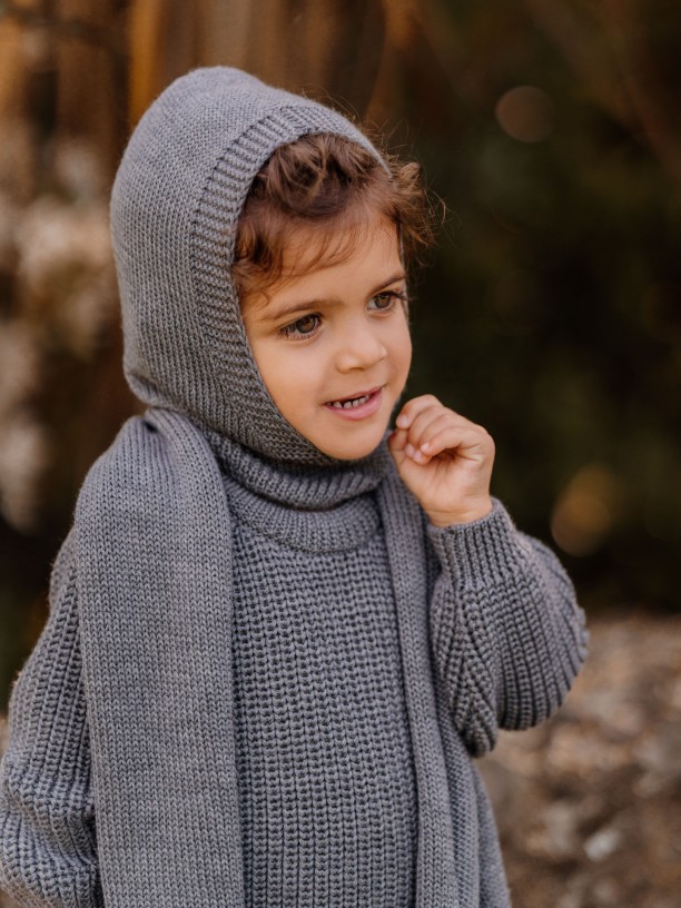 Knitted wool scarf