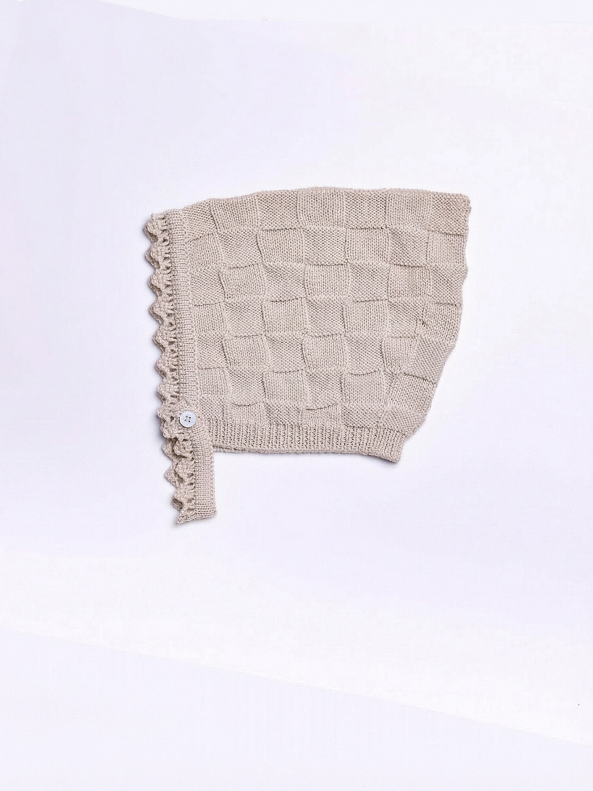 Knitted wool bonnet