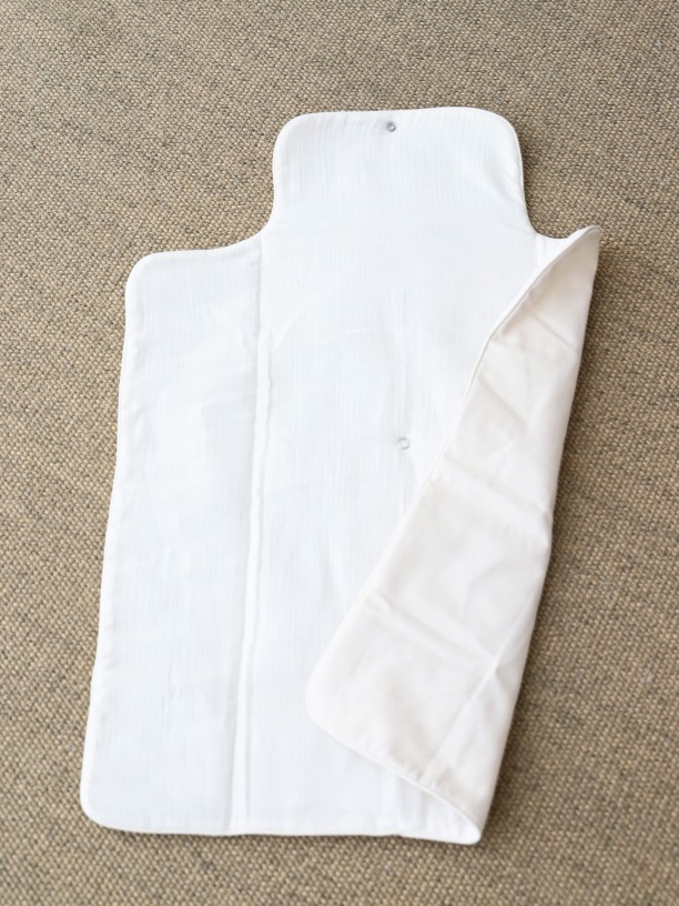 Foldable changing mat