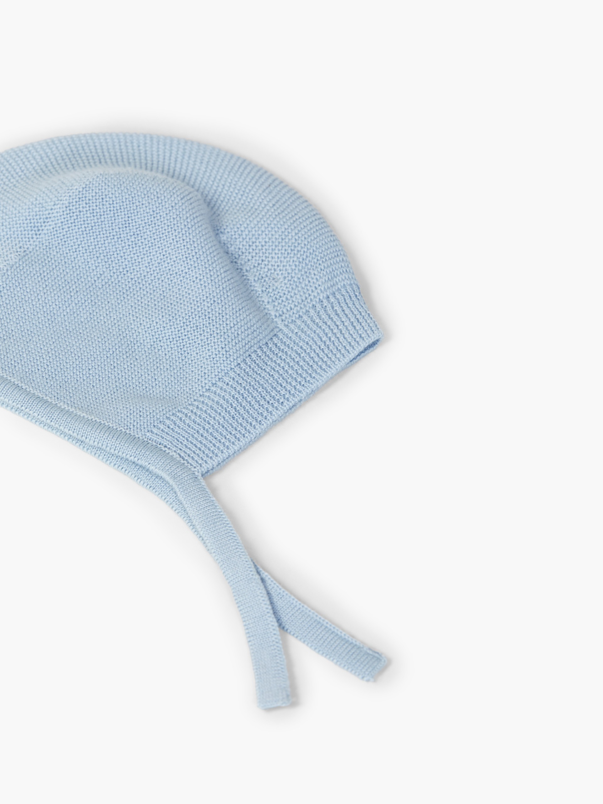 Knitted wool bonnet