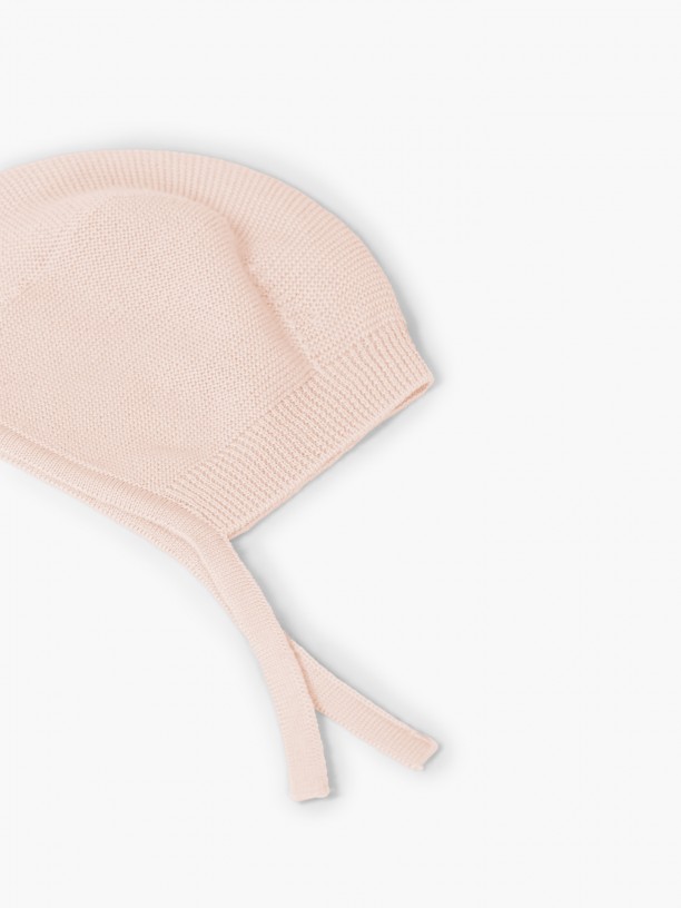 Knitted wool bonnet