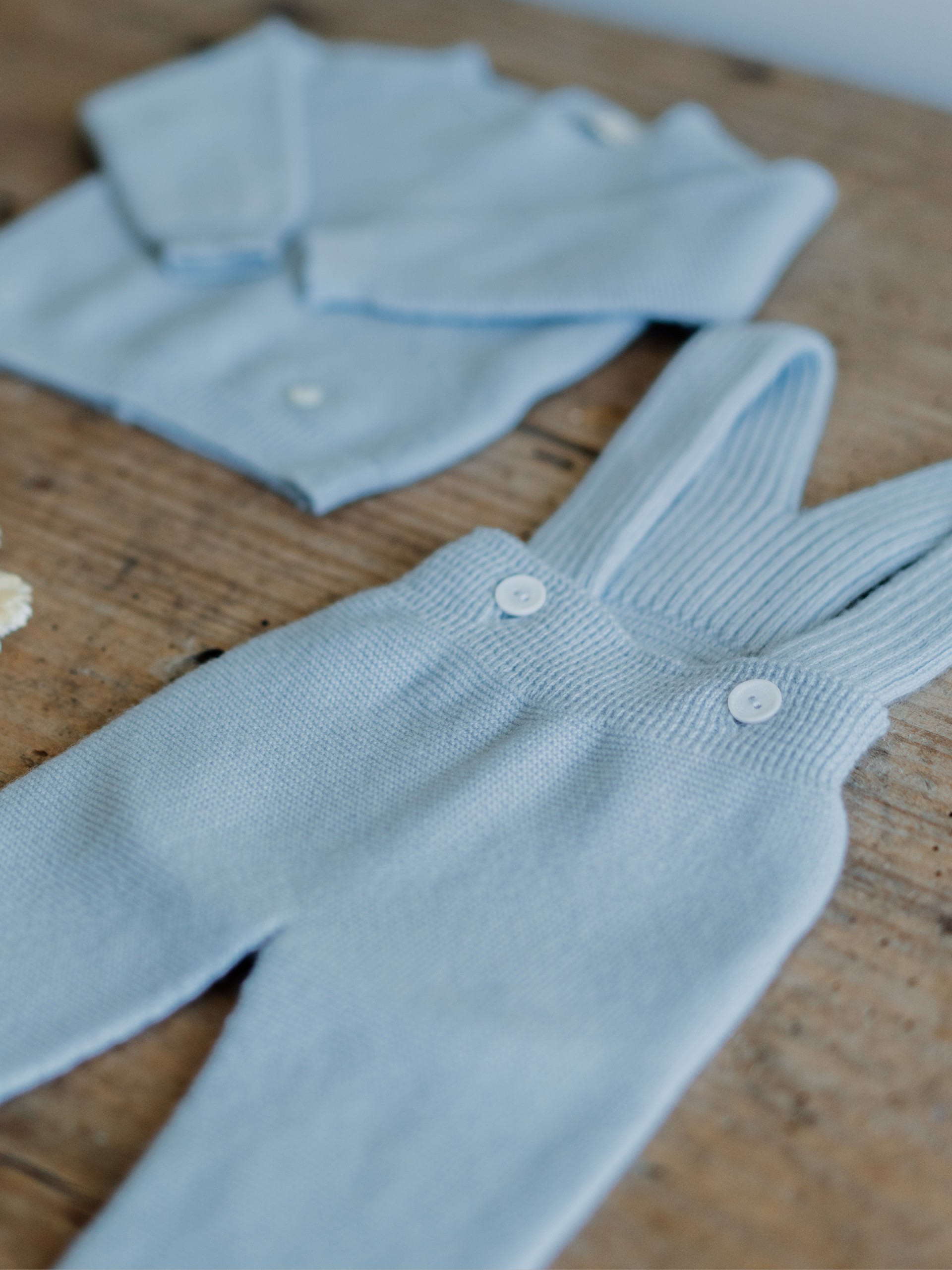 Knitted cashmere trousers