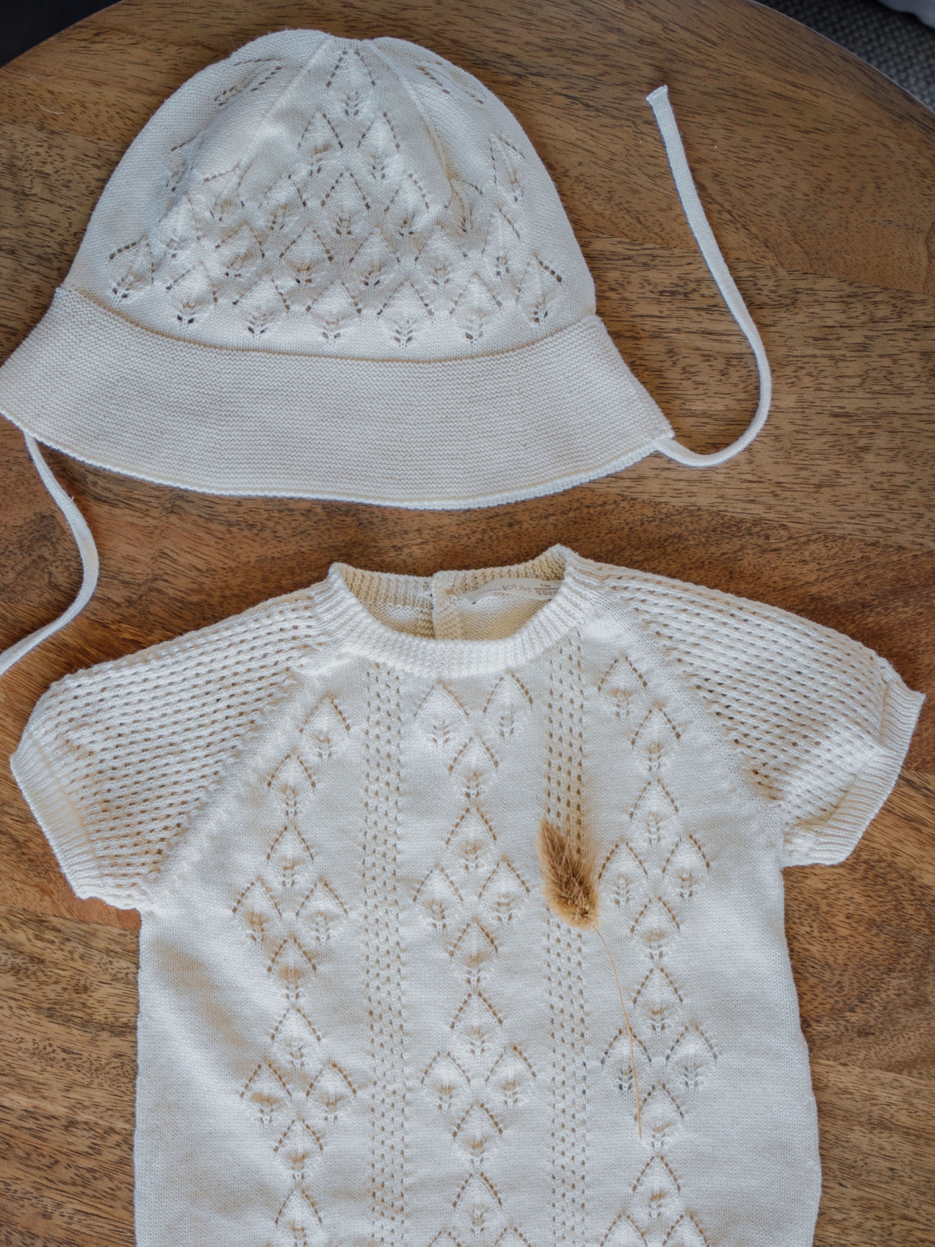 Short-sleeved sweater