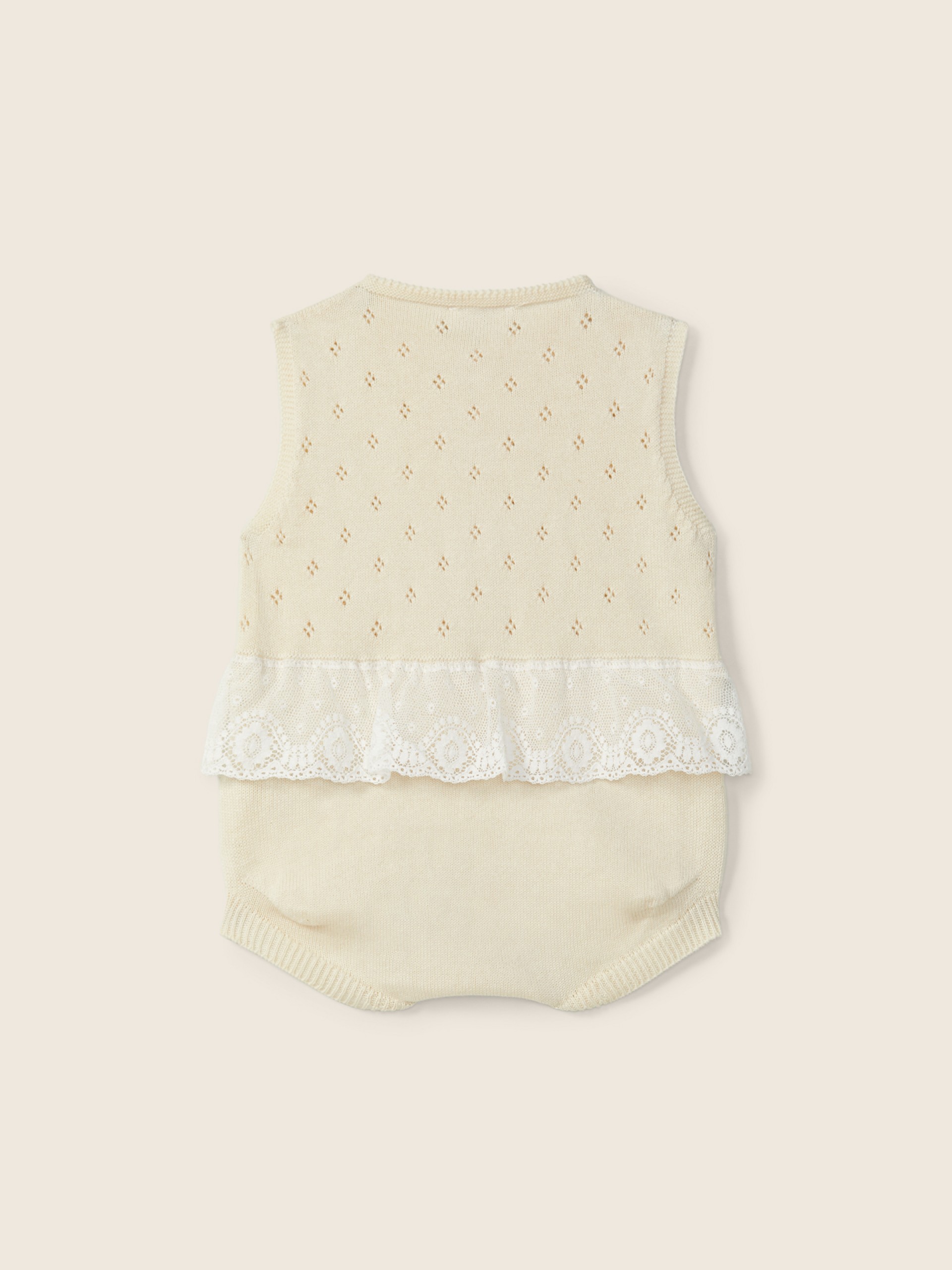 Shortie with lace