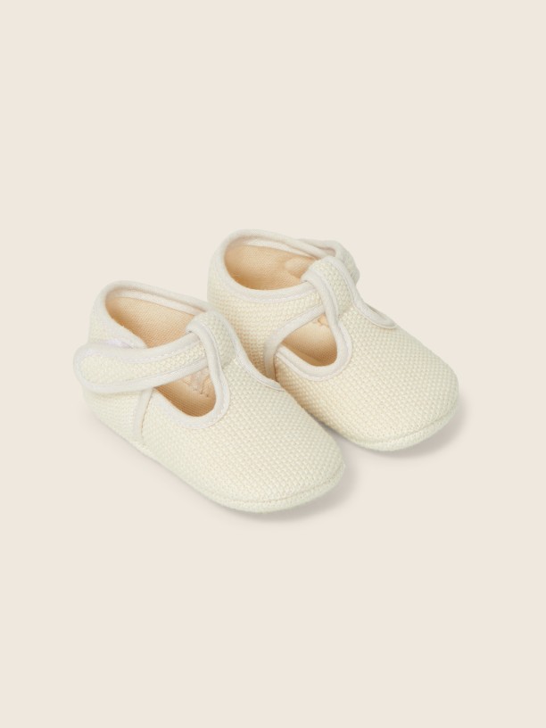 Canvas baby shoes