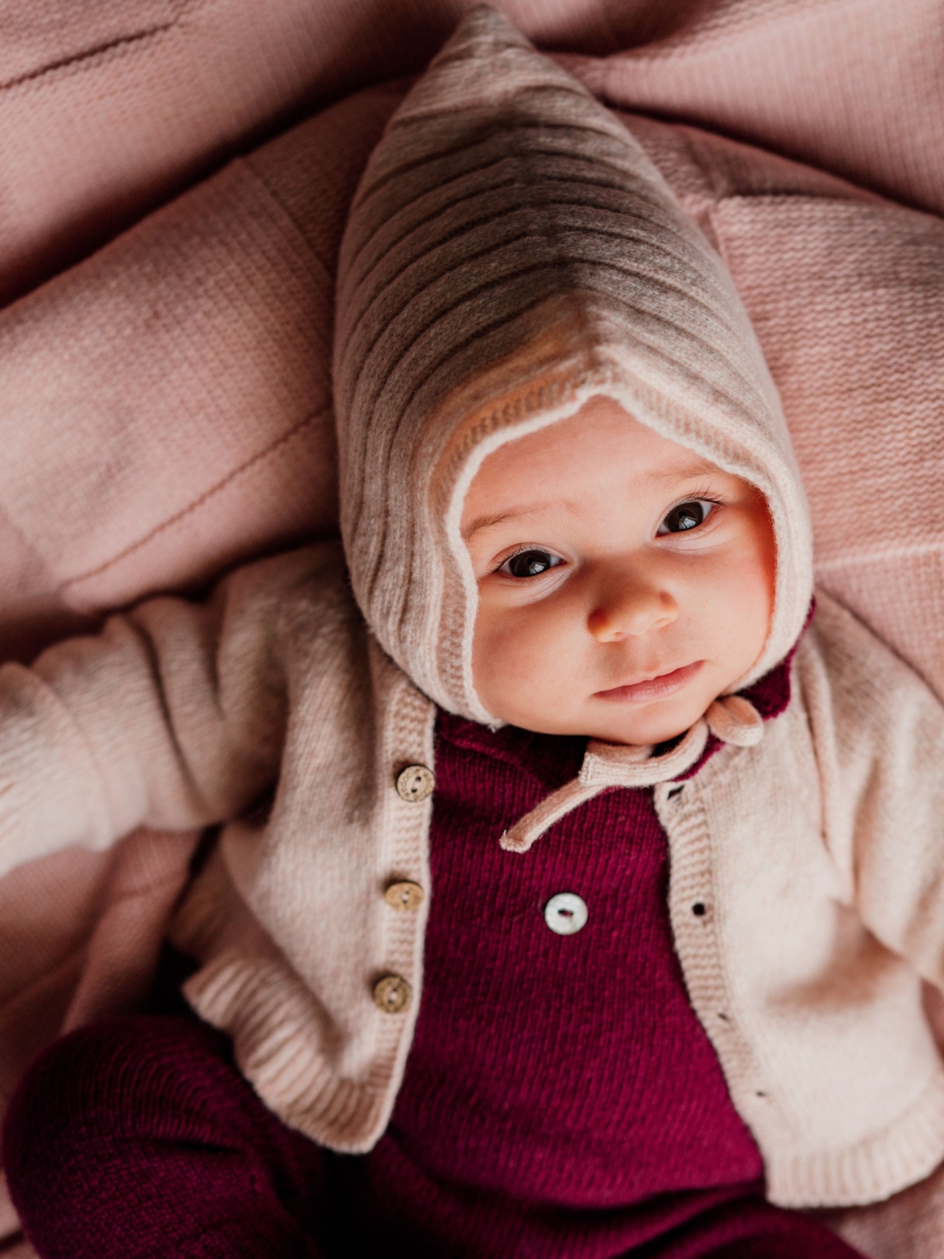 Knitted wool bonnet