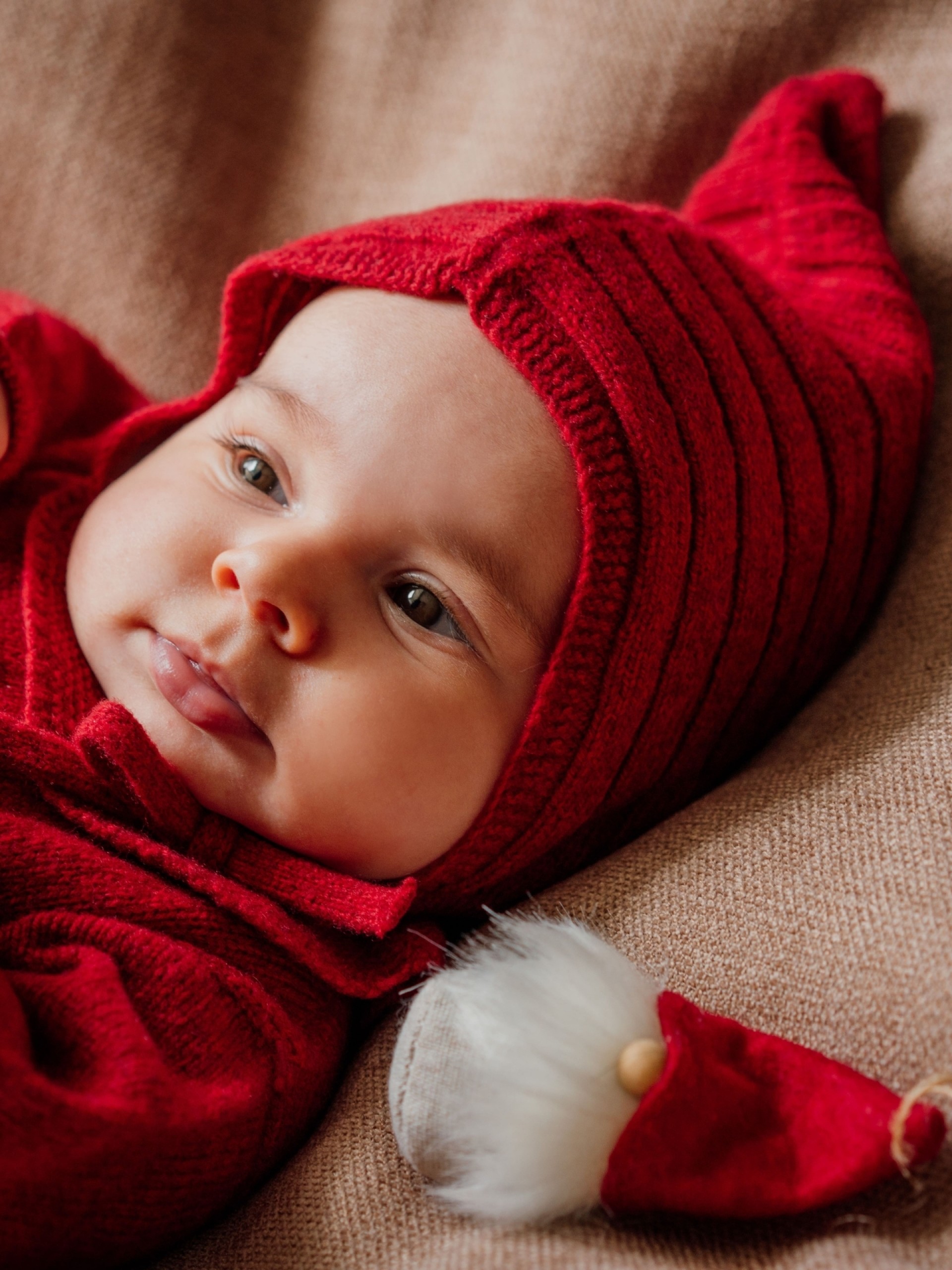 Knitted wool bonnet