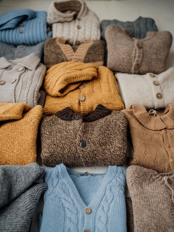 V-neck cardigan V-neck cardigan