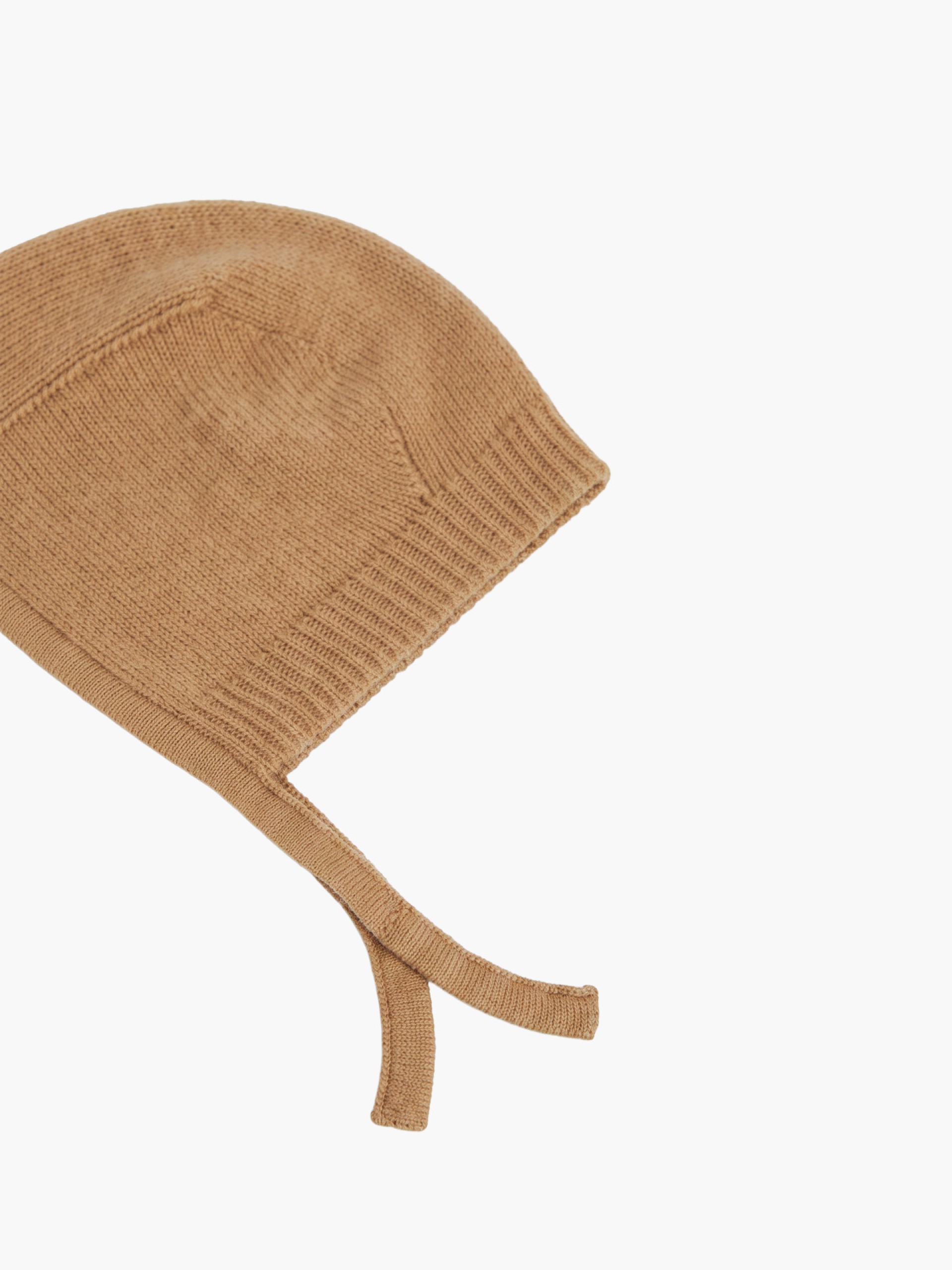 Knitted bonnet