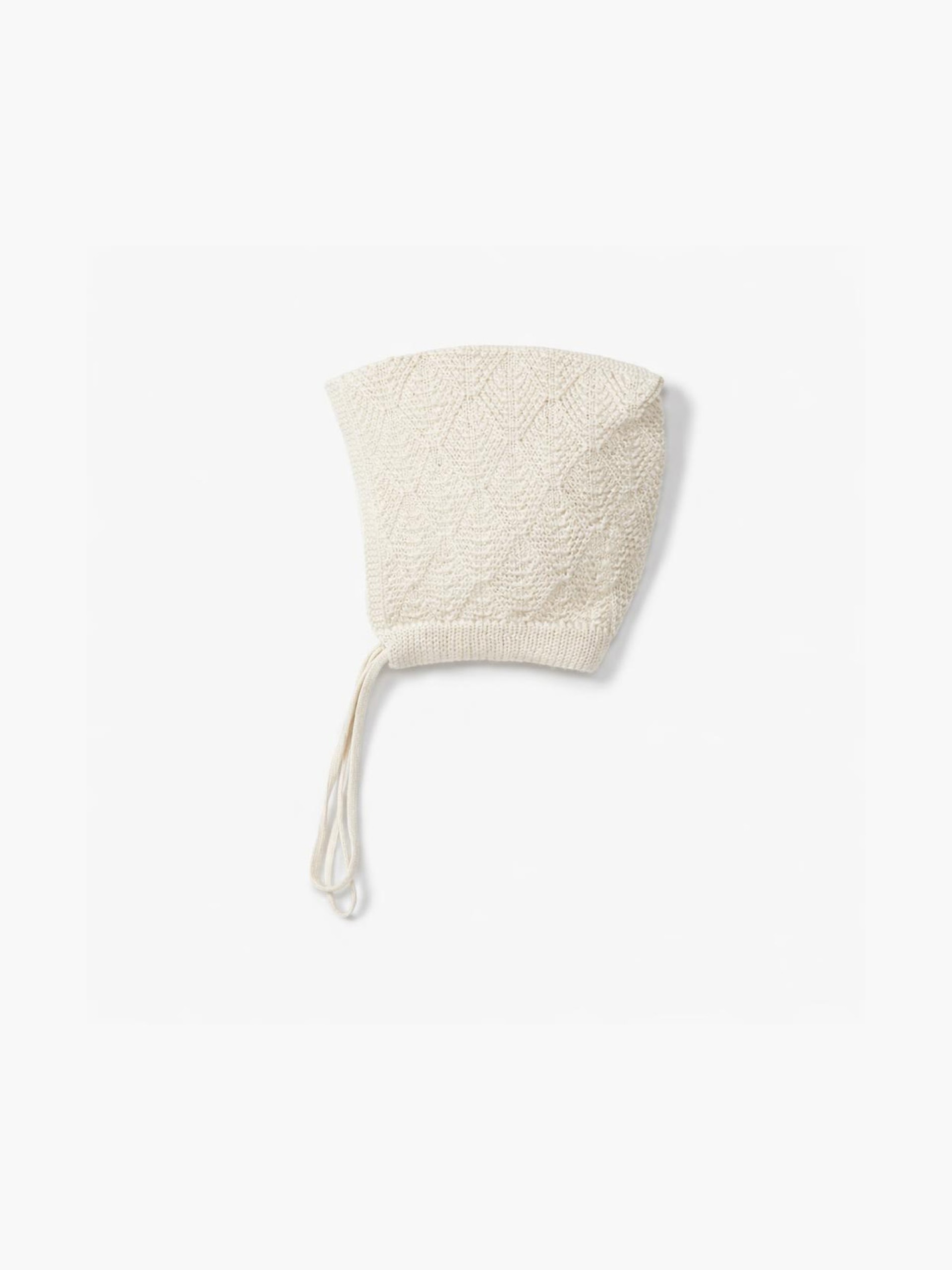 Knitted wool bonnet