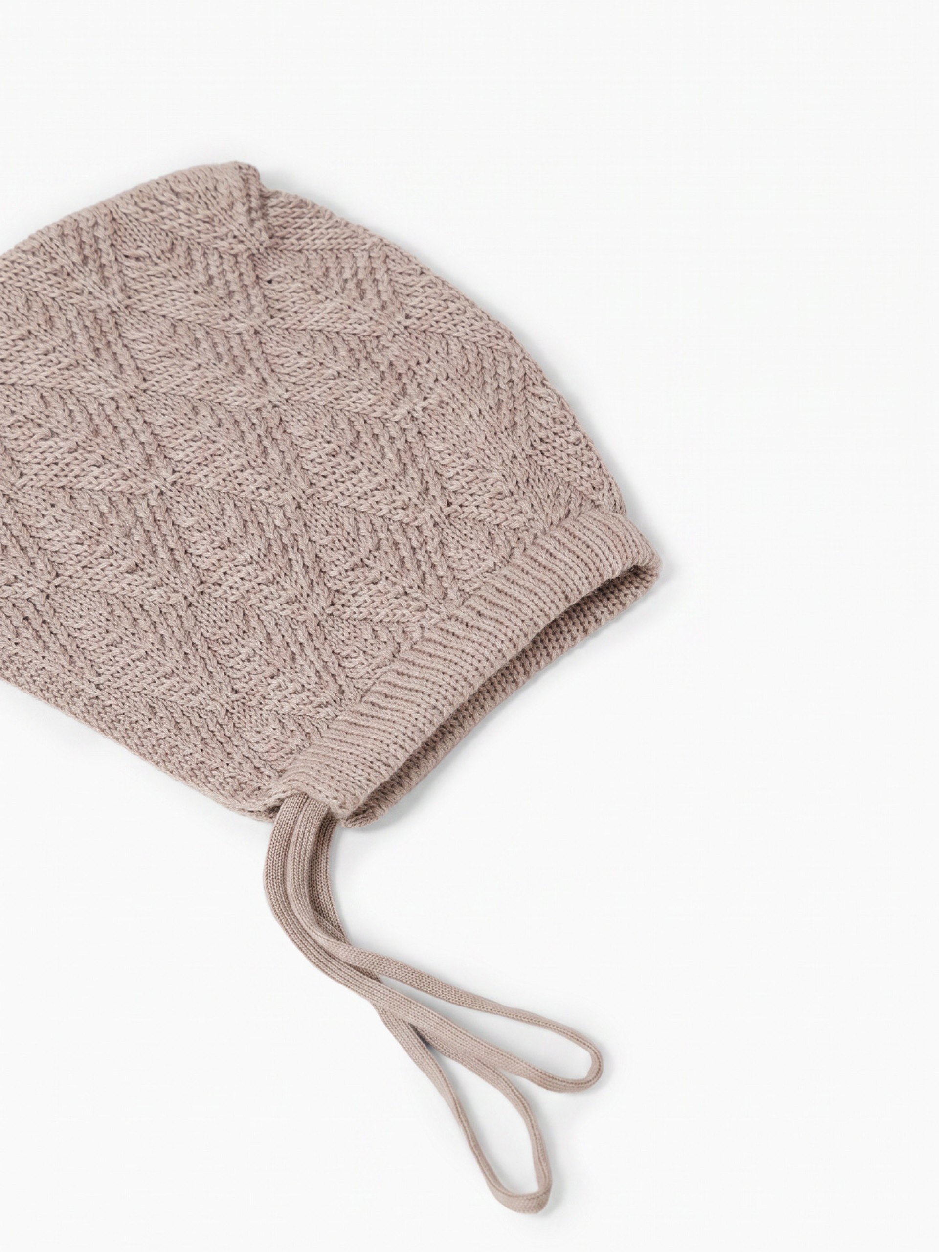 Knitted wool bonnet