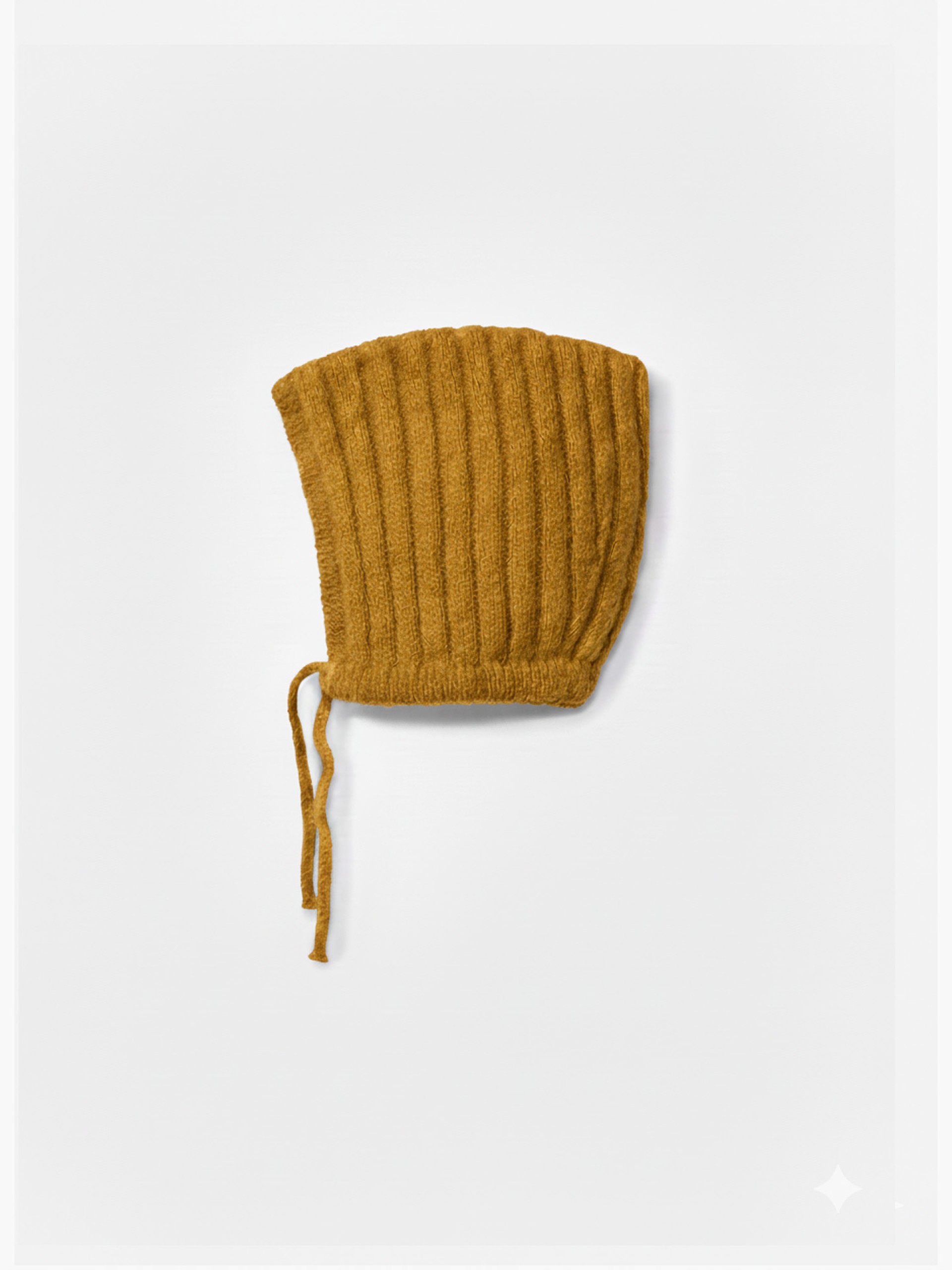 Knitted wool bonnet